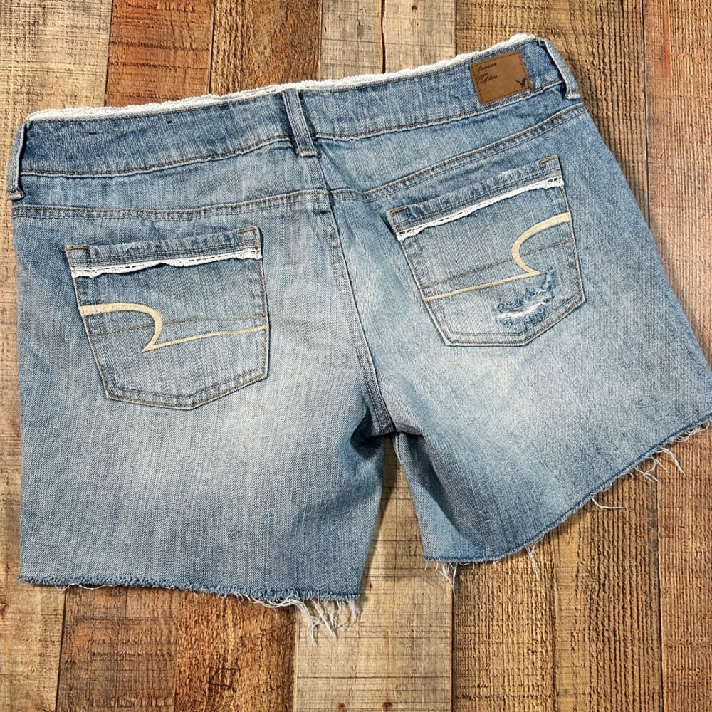 American Eagle Blue Crochet Lace Trim Distressed Denim Cut Off Jean Shorts 10 - Picture 7 of 8